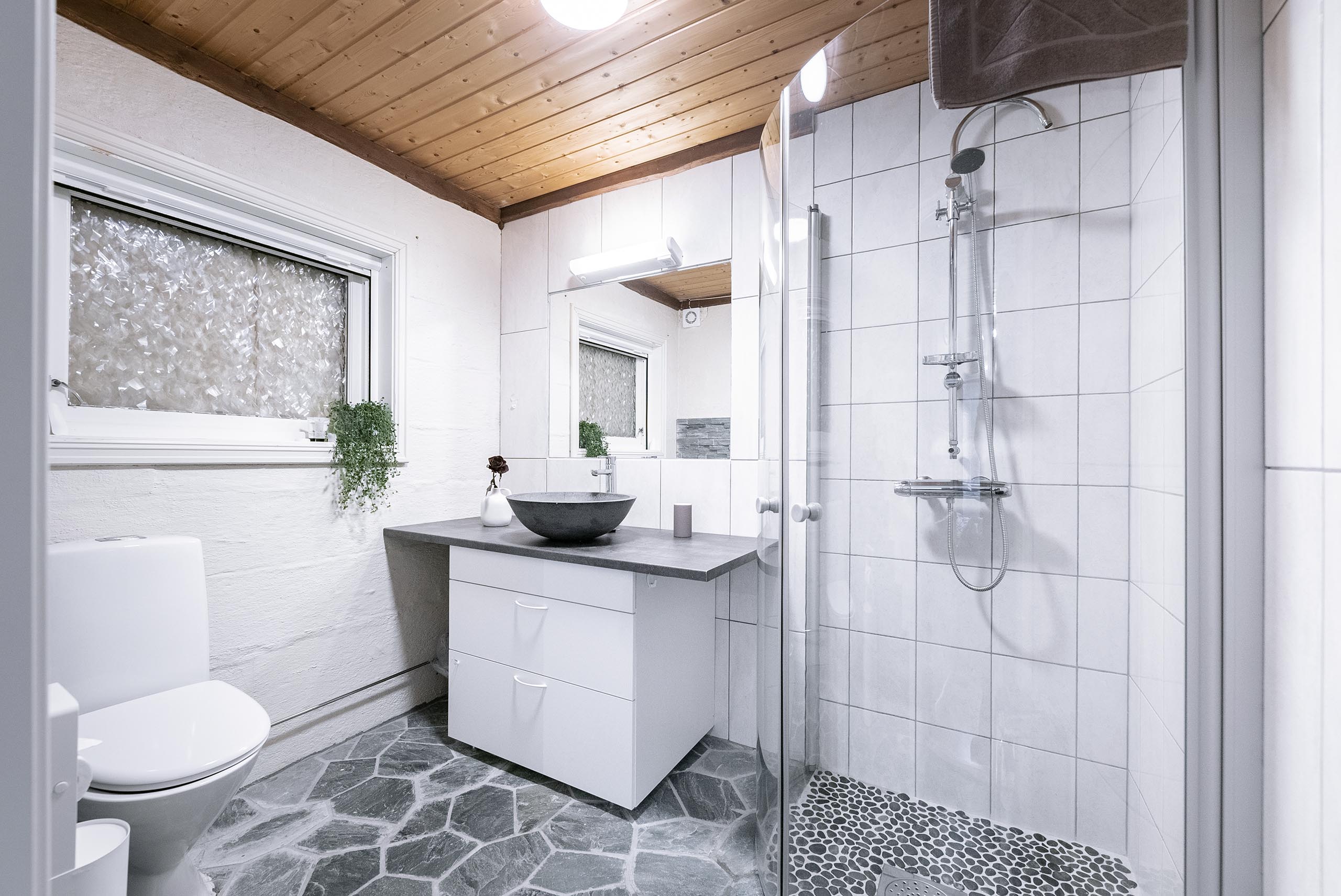 Svartfoss suite bathroom 4